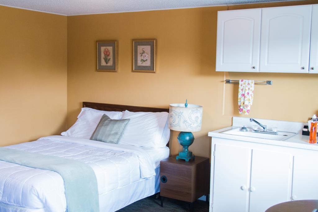 Clarence Inn Extended Stay Clarence Center Room photo